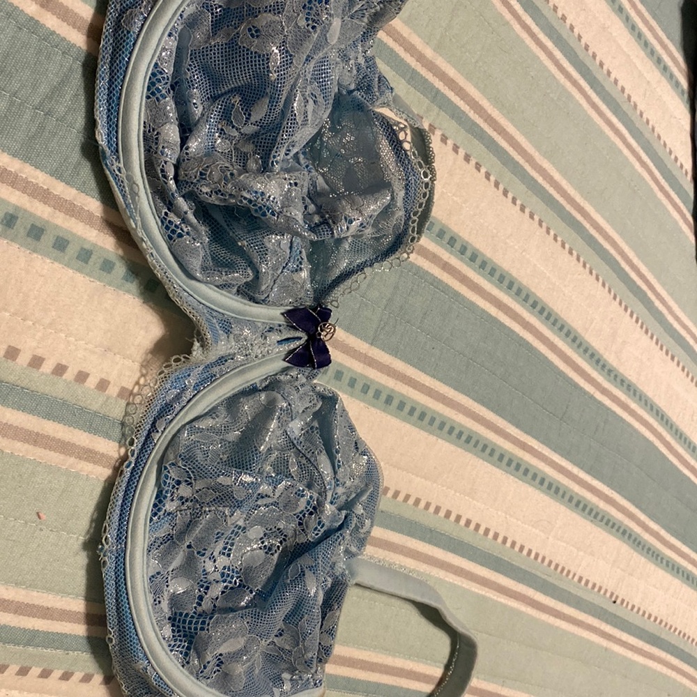 Light blue Victoria secret bra 36ddd no padding lightly worn